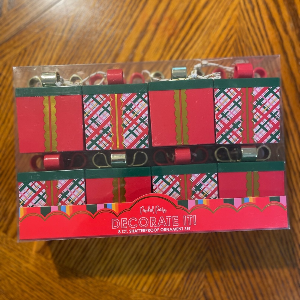 Packed party 8 pack set of shatterproof ornaments